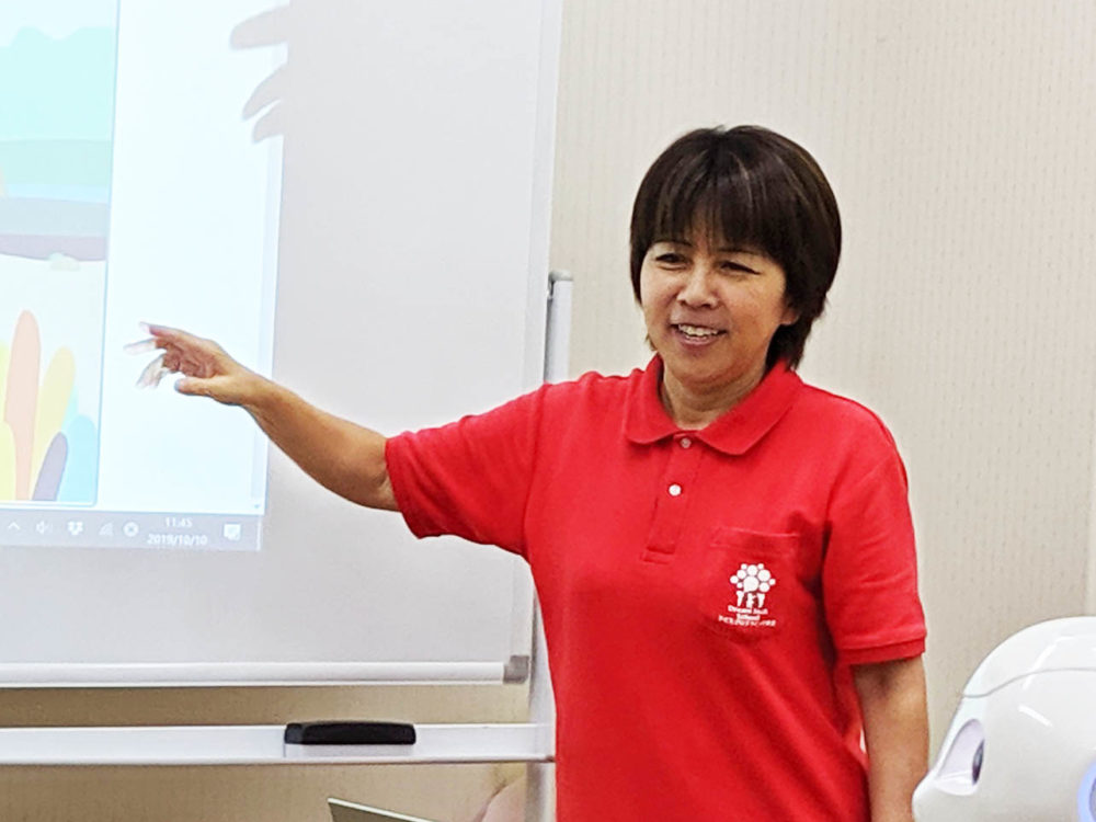 なぎさ公園小学校でプログラミング授業